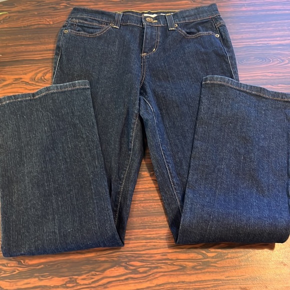 DKNY SoHo Jean in Excellent Condition sz 8R - Picture 2 of 7